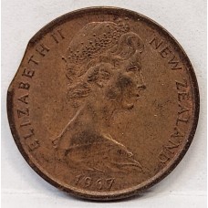 NEW ZEALAND 1967 . ONE 1 CENT COIN . ERROR . CLIPPED PLANCHET